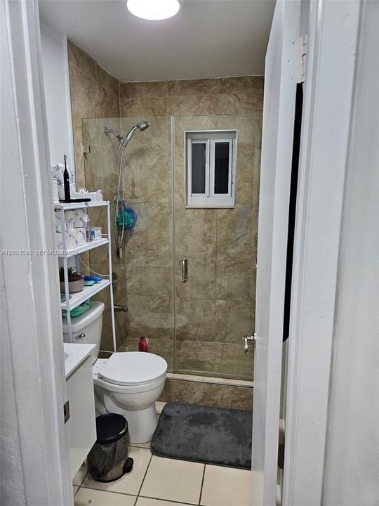For Sale: $215,000 (1 beds, 1 baths, 587 Square Feet)