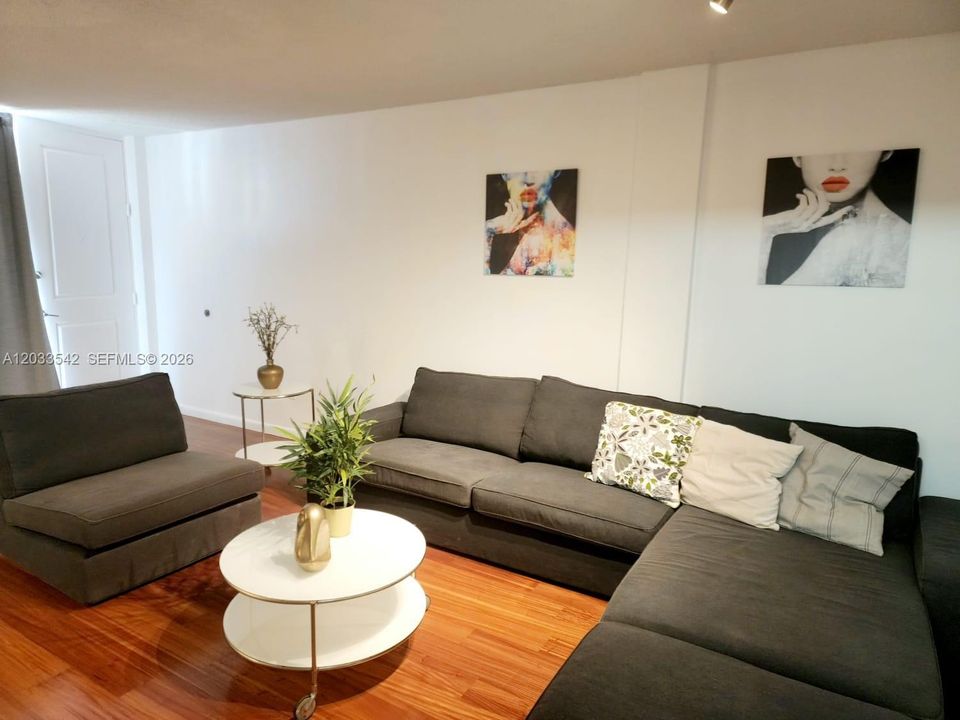 For Rent: $2,500 (1 beds, 1 baths, 680 Square Feet)