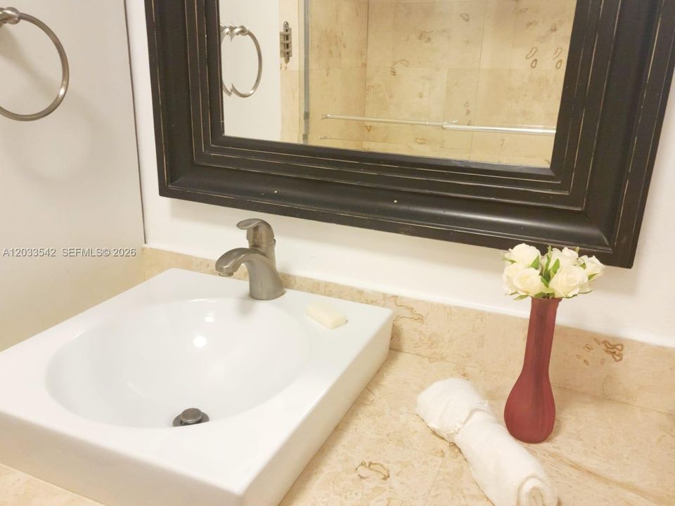For Rent: $2,500 (1 beds, 1 baths, 680 Square Feet)