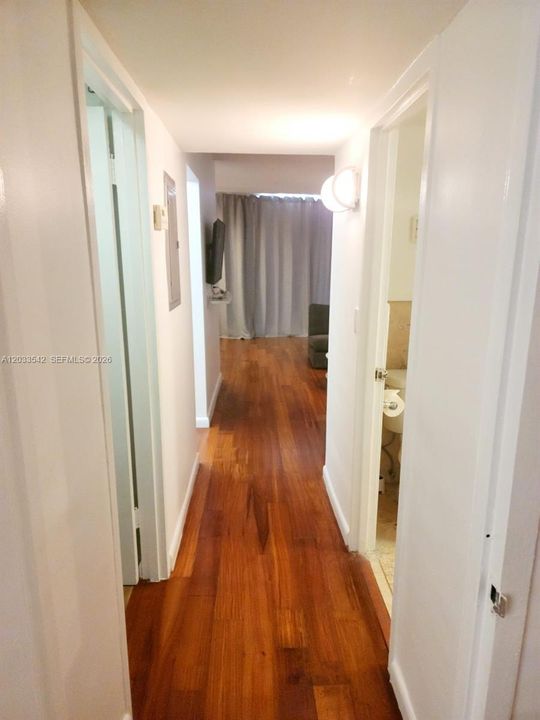 For Rent: $2,500 (1 beds, 1 baths, 680 Square Feet)