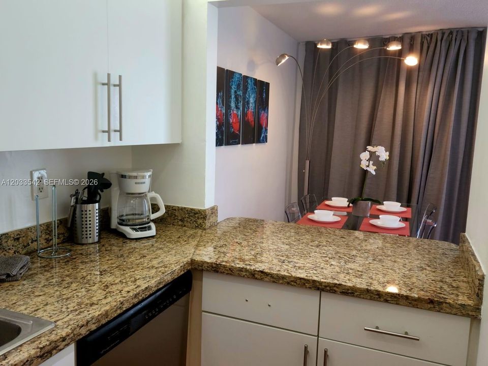 For Rent: $2,500 (1 beds, 1 baths, 680 Square Feet)