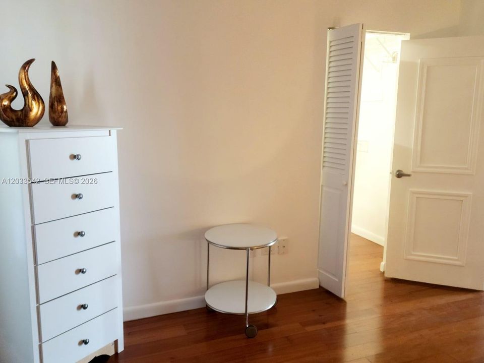 For Rent: $2,500 (1 beds, 1 baths, 680 Square Feet)