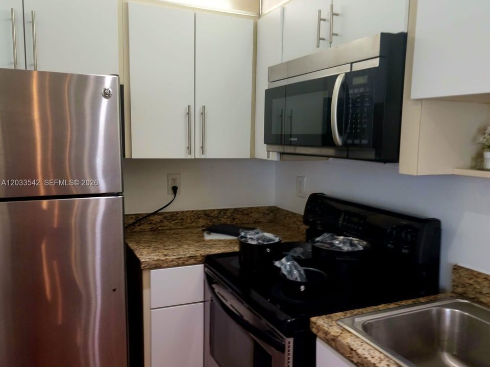 For Rent: $2,500 (1 beds, 1 baths, 680 Square Feet)