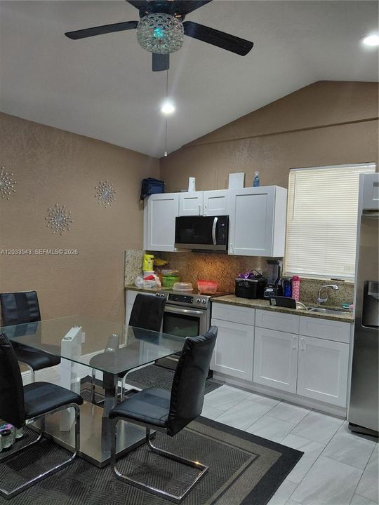 На продажу: $490,000 (3 спален, 3 ванн, 1185 Квадратных фут)