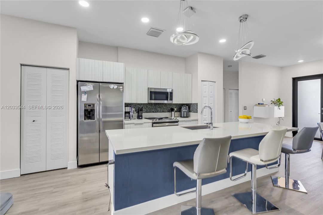 For Rent: $3,150 (3 beds, 2 baths, 1236 Square Feet)