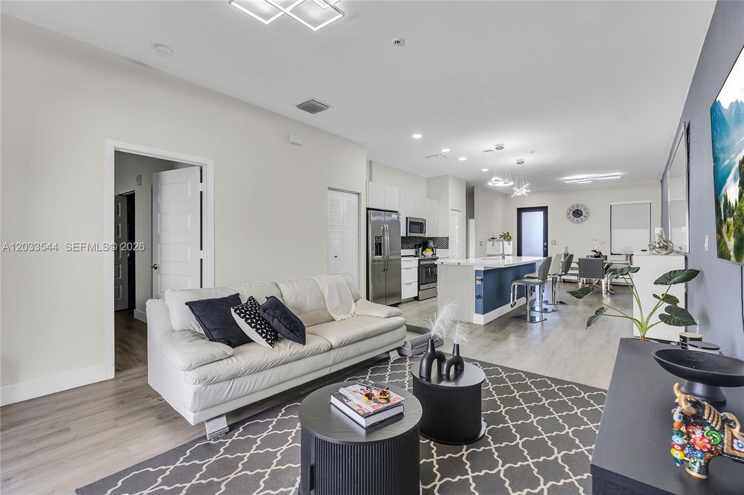 For Rent: $3,150 (3 beds, 2 baths, 1236 Square Feet)