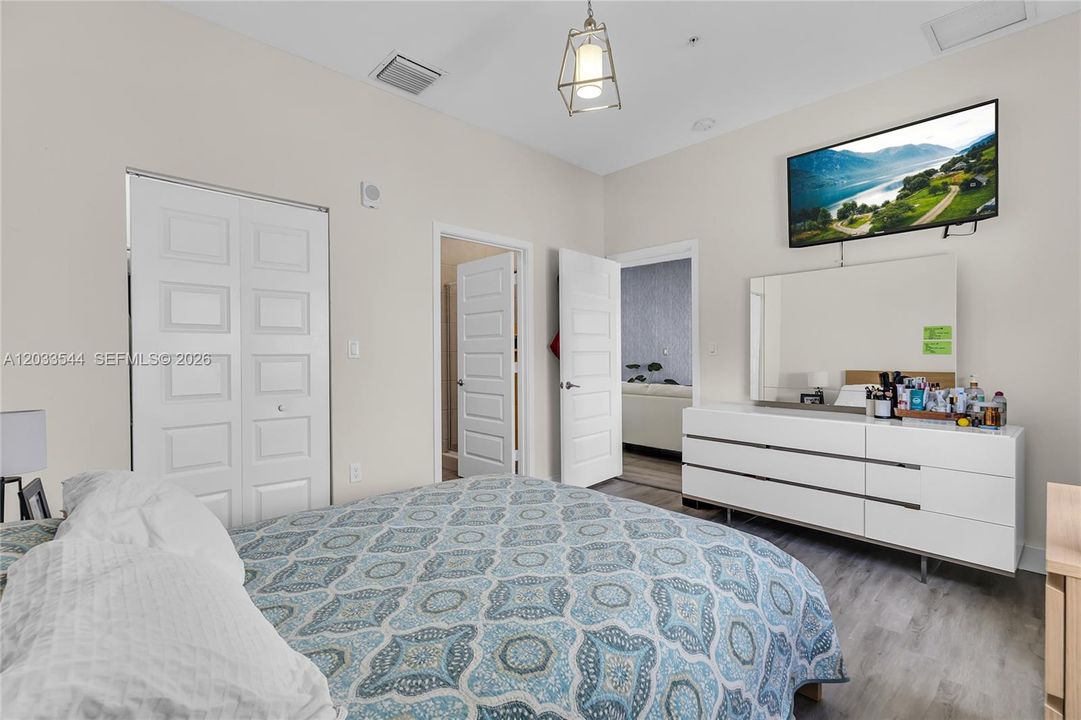 For Rent: $3,150 (3 beds, 2 baths, 1236 Square Feet)