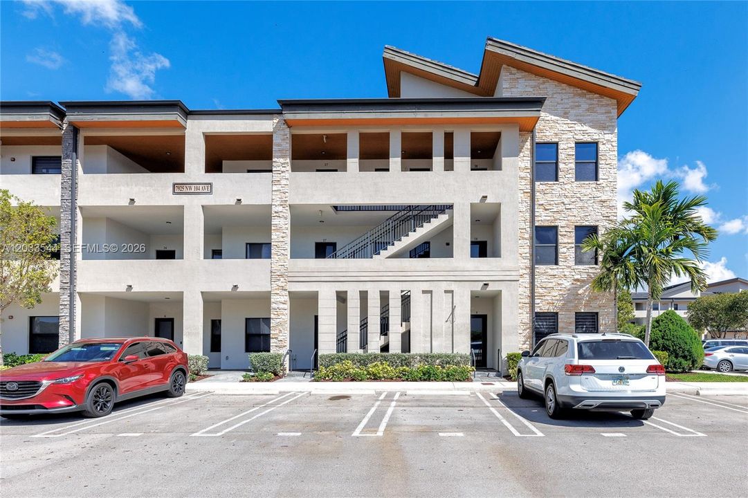 For Rent: $3,150 (3 beds, 2 baths, 1236 Square Feet)