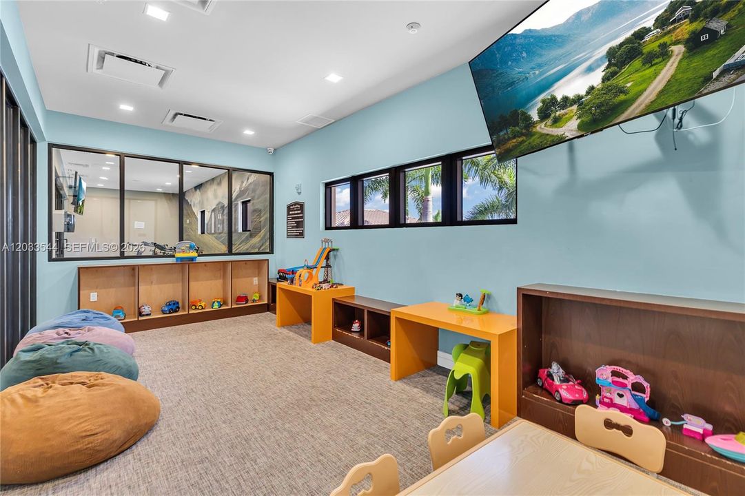 For Rent: $3,150 (3 beds, 2 baths, 1236 Square Feet)