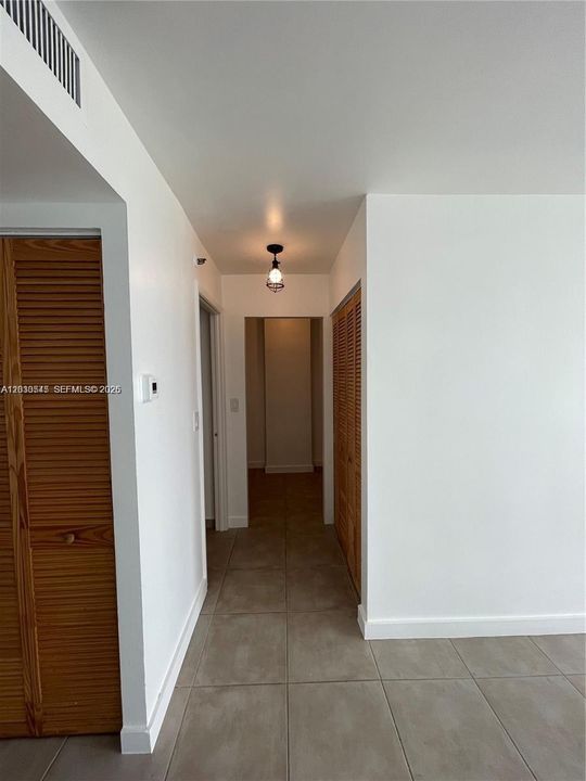 For Sale: $225,000 (0 beds, 1 baths, 571 Square Feet)