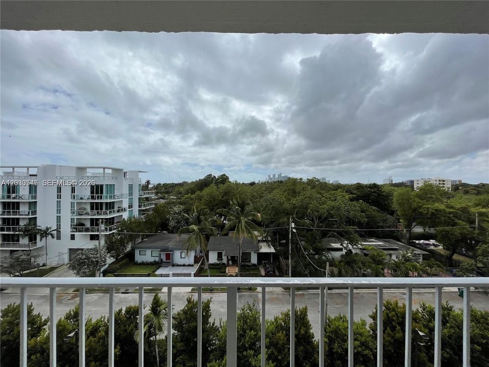 For Sale: $225,000 (0 beds, 1 baths, 571 Square Feet)