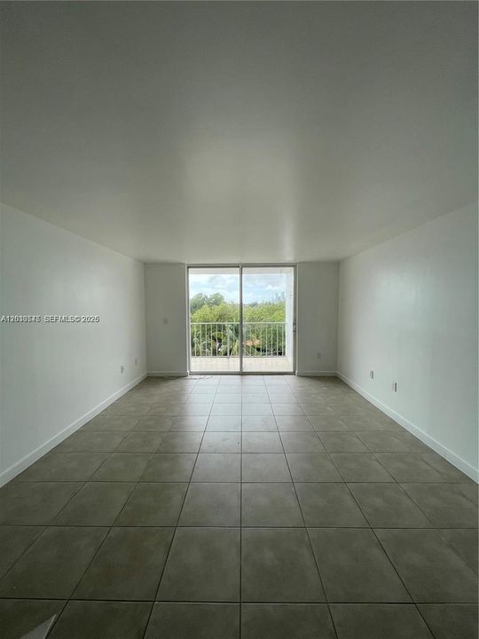 For Sale: $225,000 (0 beds, 1 baths, 571 Square Feet)