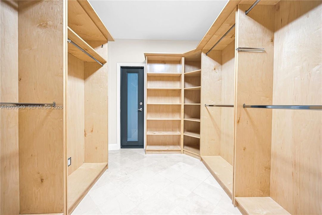 For Rent: $6,900 (5 beds, 4 baths, 3182 Square Feet)