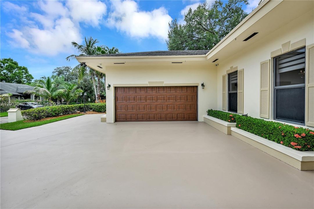 For Rent: $6,900 (5 beds, 4 baths, 3182 Square Feet)