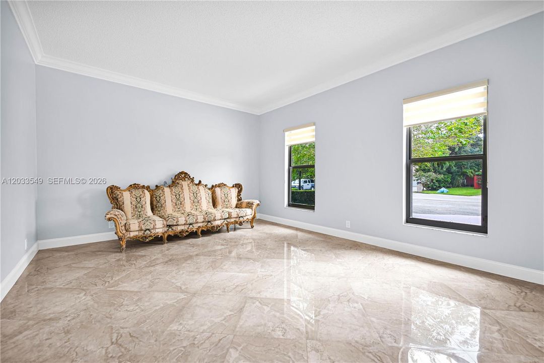 For Rent: $6,900 (5 beds, 4 baths, 3182 Square Feet)