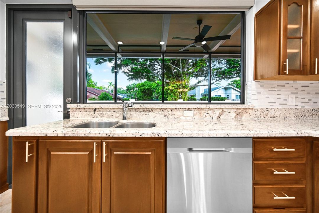 For Rent: $6,900 (5 beds, 4 baths, 3182 Square Feet)