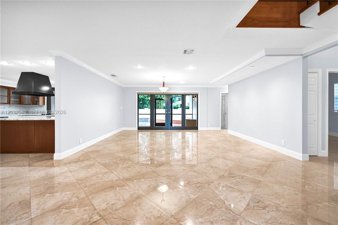 For Rent: $6,900 (5 beds, 4 baths, 3182 Square Feet)