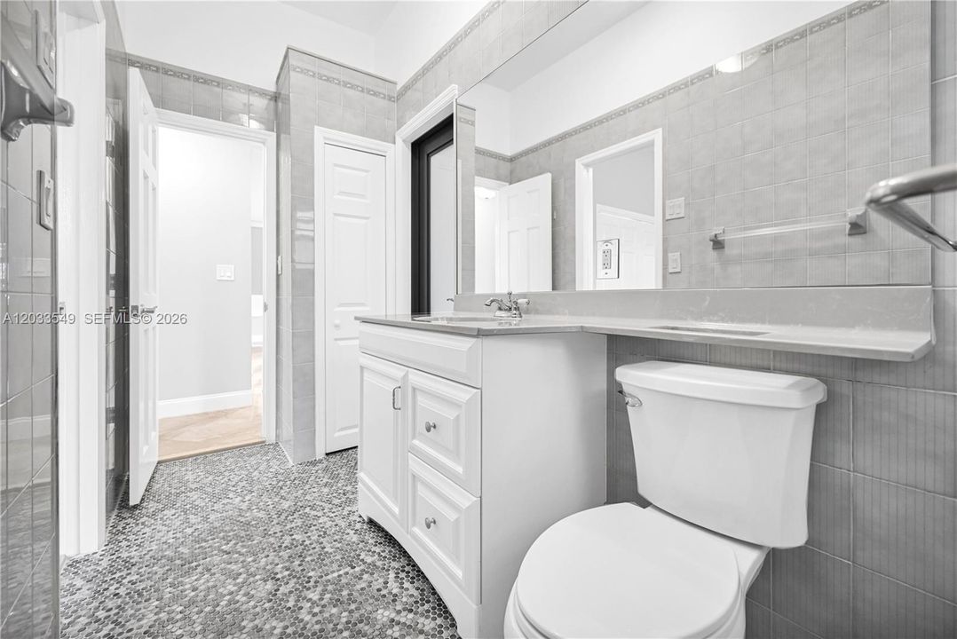 For Rent: $6,900 (5 beds, 4 baths, 3182 Square Feet)