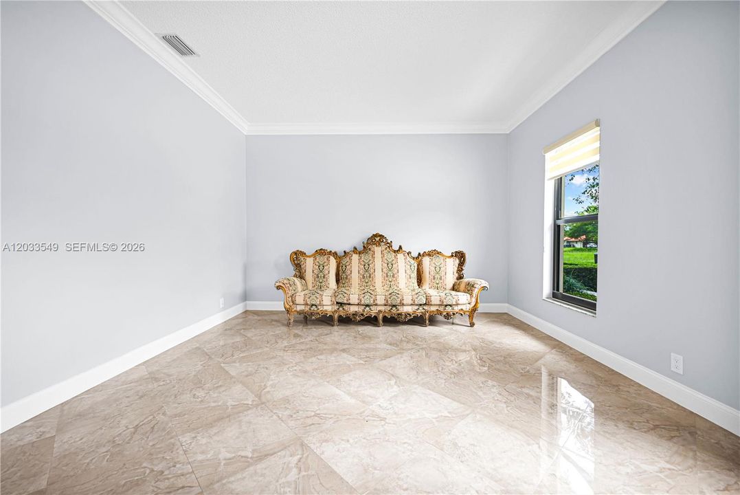 For Rent: $6,900 (5 beds, 4 baths, 3182 Square Feet)