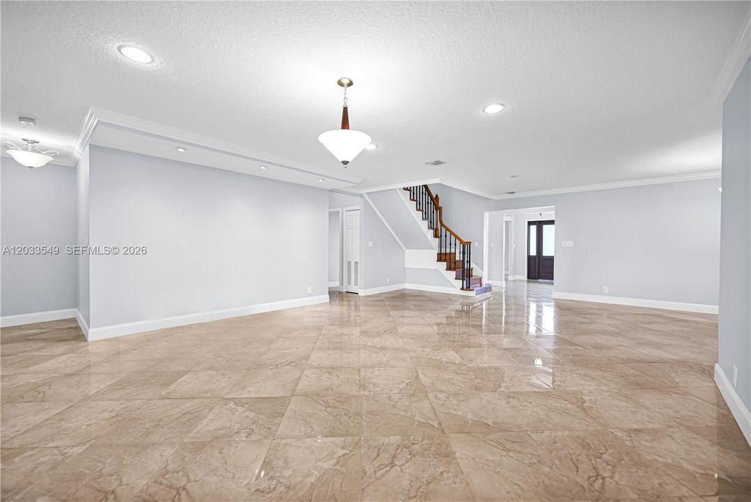 For Rent: $6,900 (5 beds, 4 baths, 3182 Square Feet)