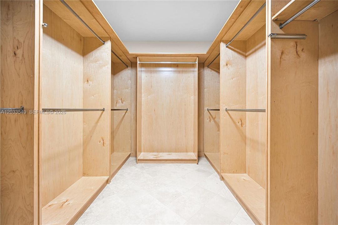 For Rent: $6,900 (5 beds, 4 baths, 3182 Square Feet)