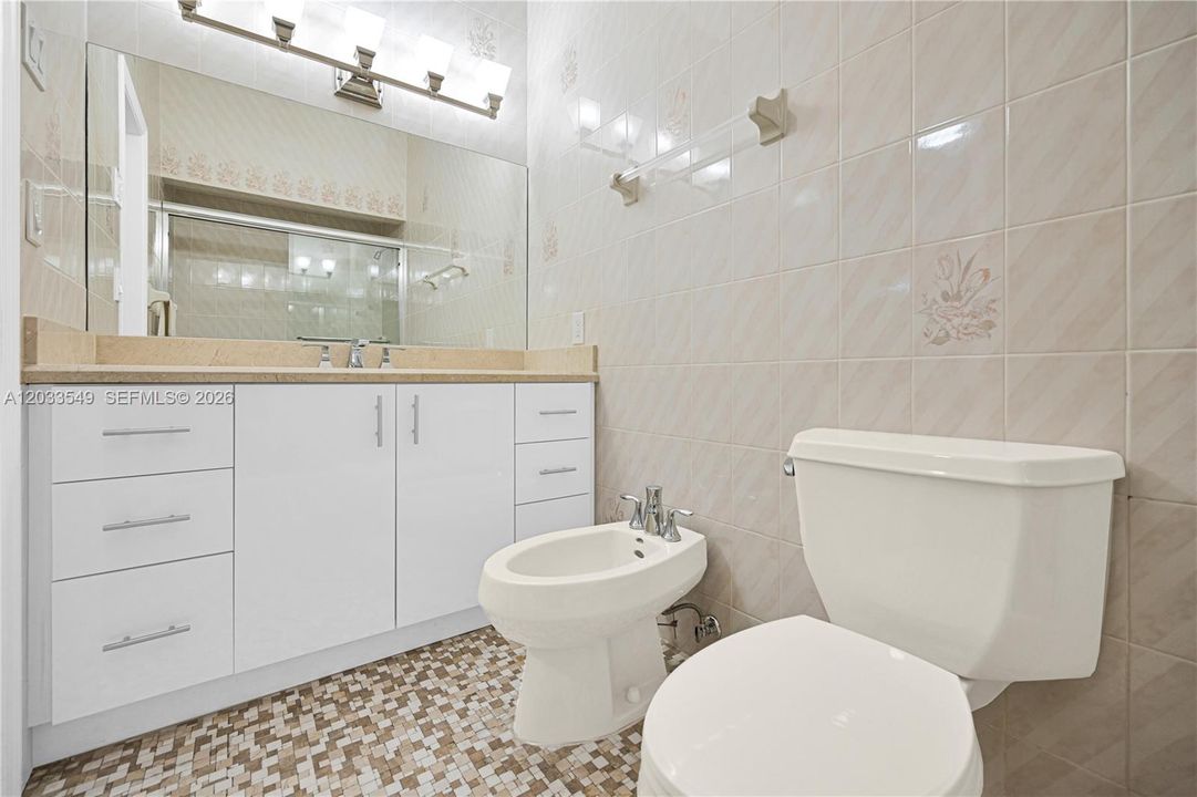 For Rent: $6,900 (5 beds, 4 baths, 3182 Square Feet)
