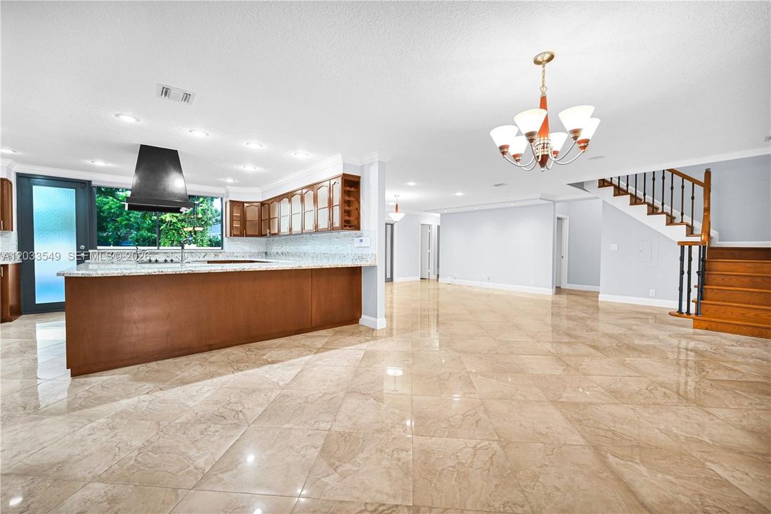 For Rent: $6,900 (5 beds, 4 baths, 3182 Square Feet)