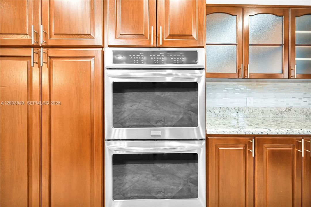 For Rent: $6,900 (5 beds, 4 baths, 3182 Square Feet)