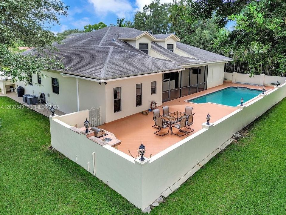 For Rent: $6,900 (5 beds, 4 baths, 3182 Square Feet)