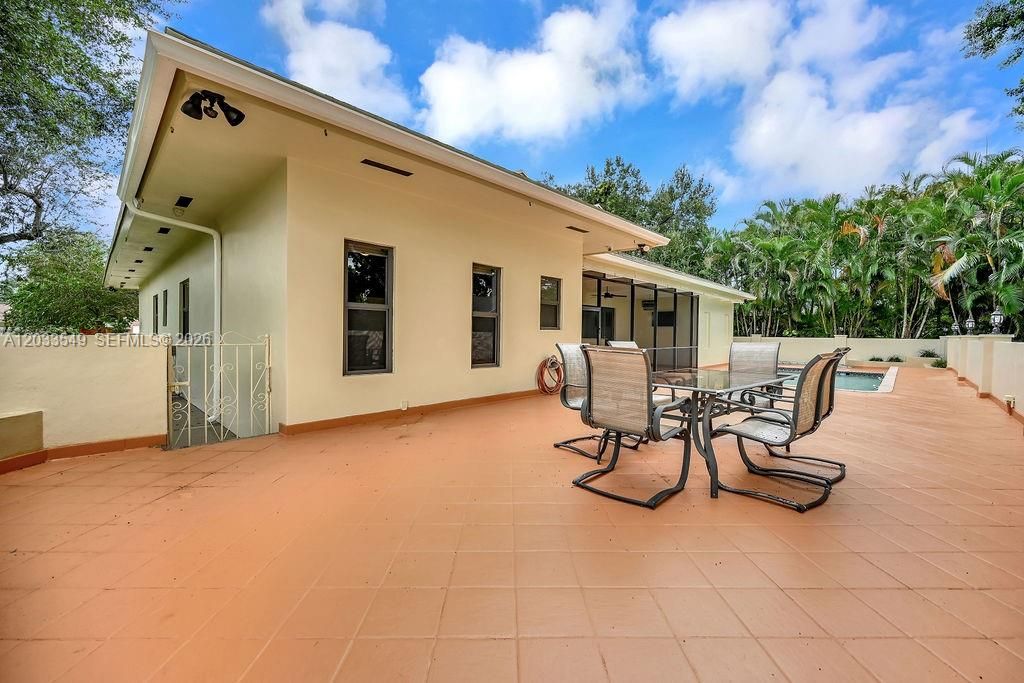 For Rent: $6,900 (5 beds, 4 baths, 3182 Square Feet)