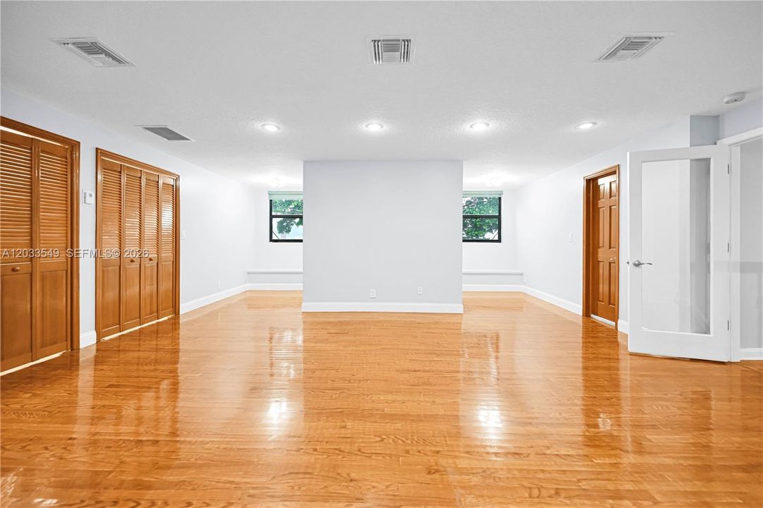 For Rent: $6,900 (5 beds, 4 baths, 3182 Square Feet)