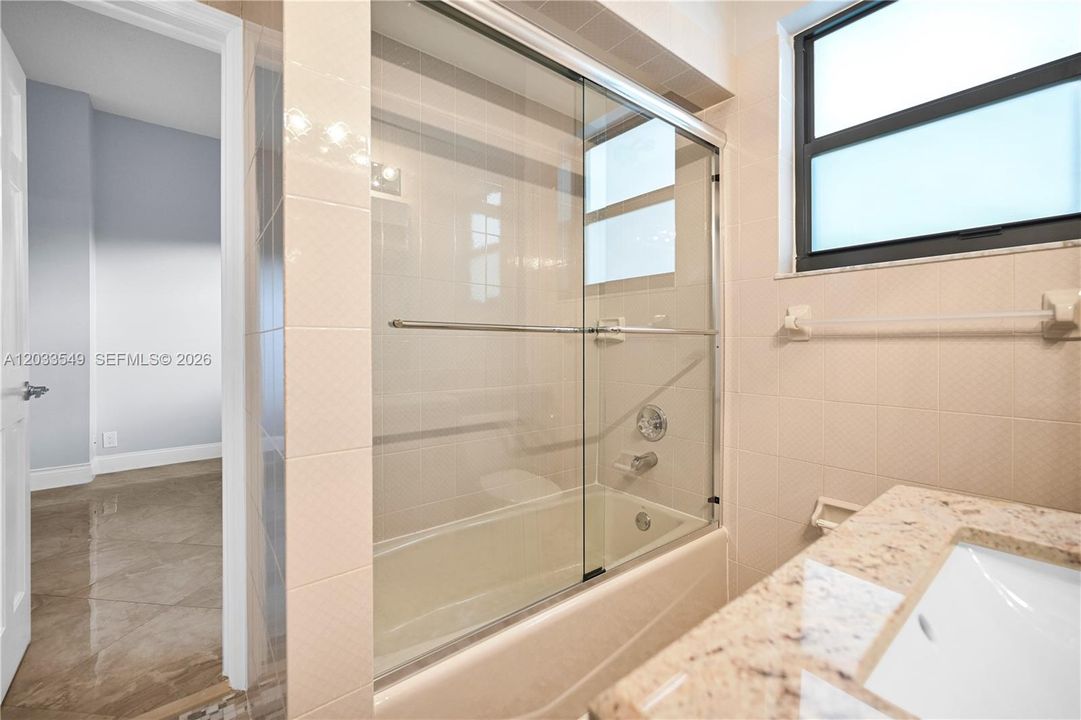 For Rent: $6,900 (5 beds, 4 baths, 3182 Square Feet)