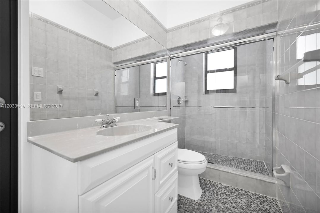 For Rent: $6,900 (5 beds, 4 baths, 3182 Square Feet)