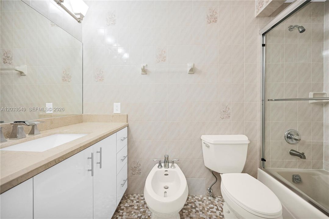 For Rent: $6,900 (5 beds, 4 baths, 3182 Square Feet)