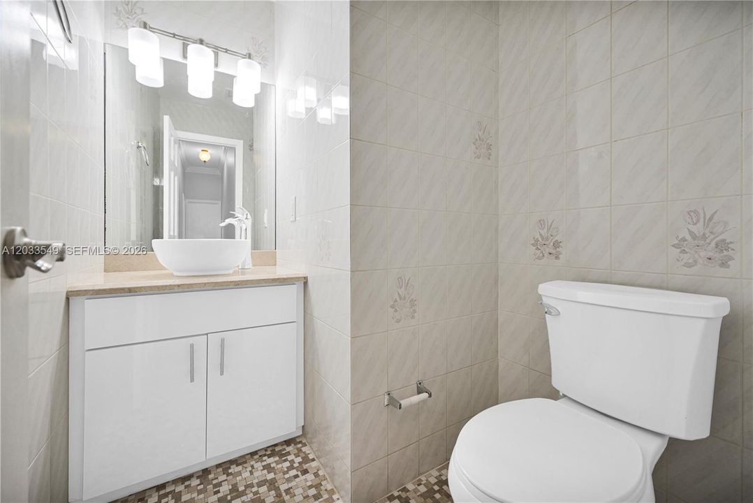For Rent: $6,900 (5 beds, 4 baths, 3182 Square Feet)