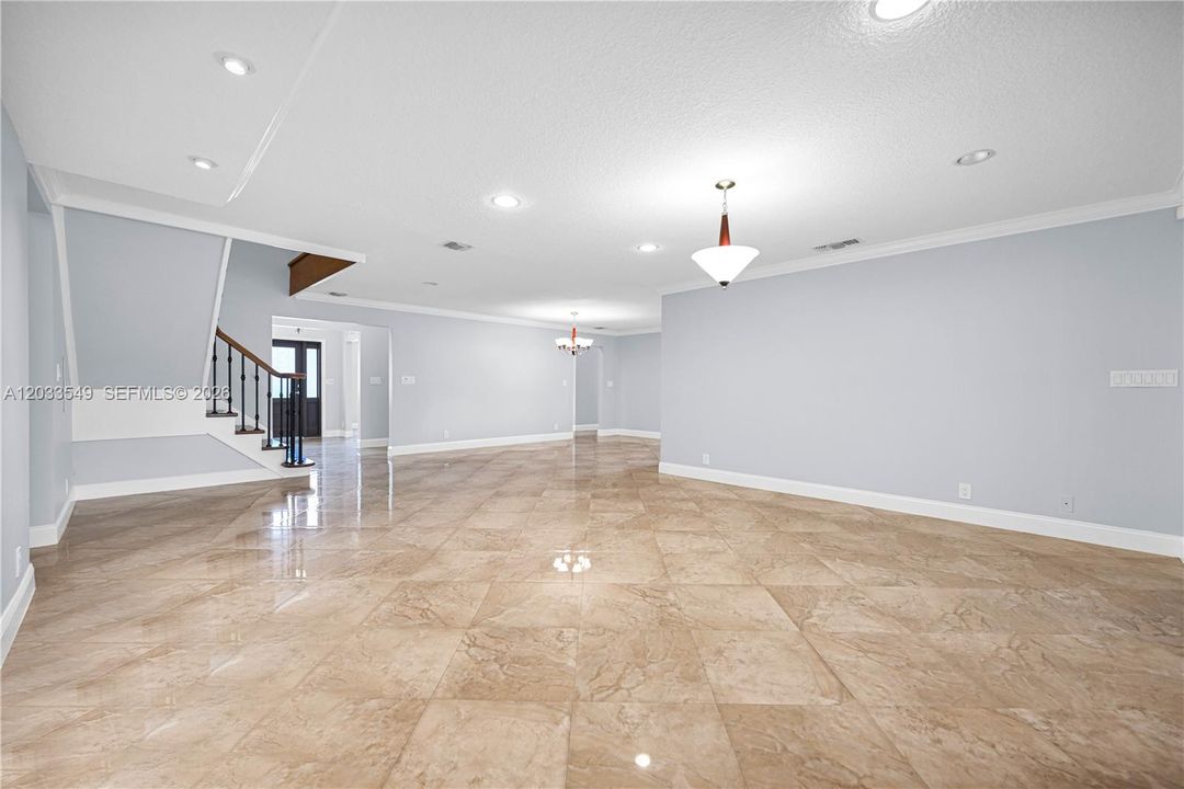 For Rent: $6,900 (5 beds, 4 baths, 3182 Square Feet)