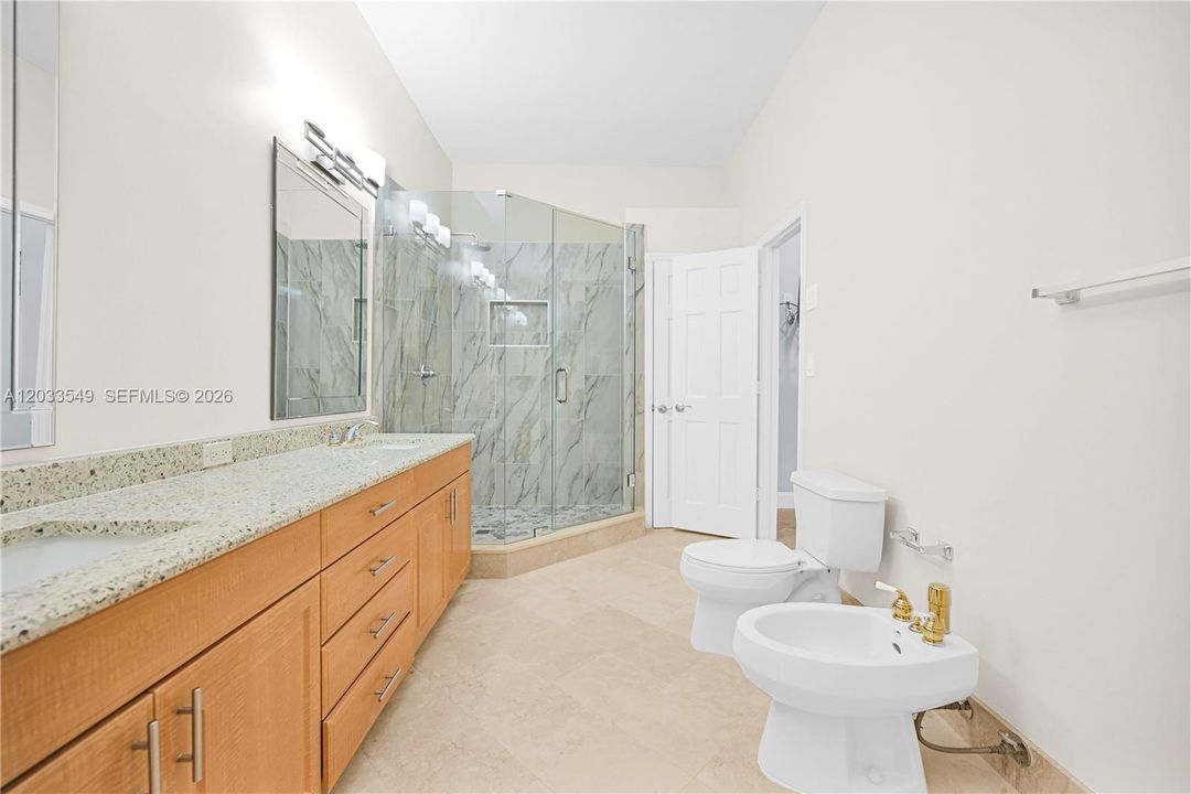 For Rent: $6,900 (5 beds, 4 baths, 3182 Square Feet)