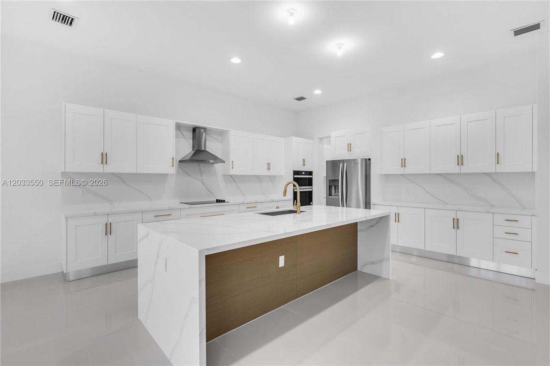 En Venta: $2,450,000 (6 camas, 6 baños, 5918 Pies cuadrados)