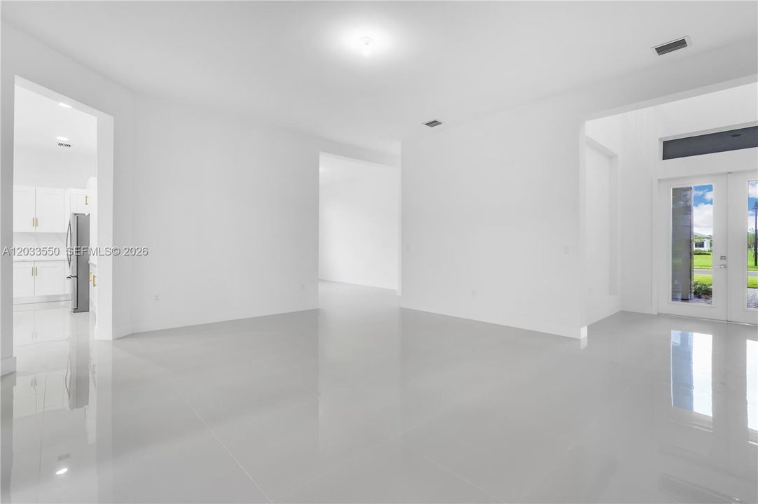 En Venta: $2,450,000 (6 camas, 6 baños, 5918 Pies cuadrados)
