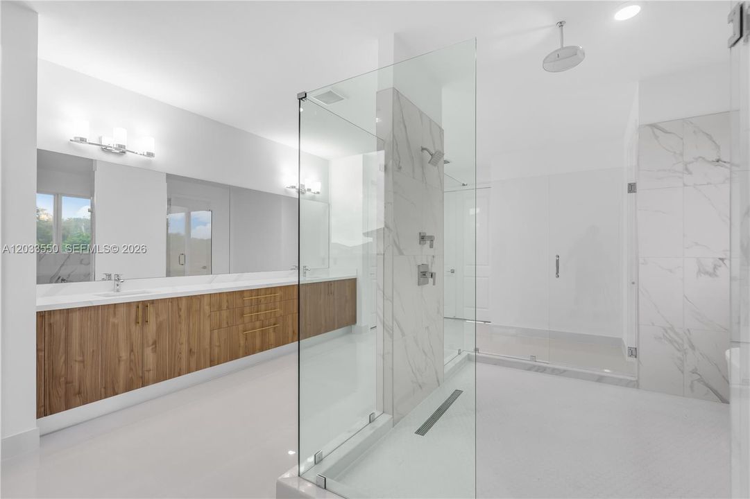 En Venta: $2,450,000 (6 camas, 6 baños, 5918 Pies cuadrados)