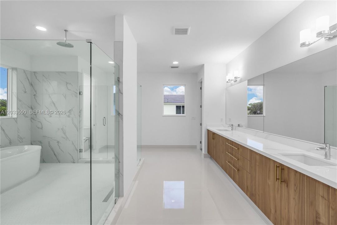 En Venta: $2,450,000 (6 camas, 6 baños, 5918 Pies cuadrados)