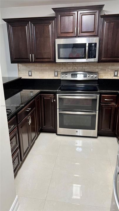 For Rent: $2,695 (3 beds, 2 baths, 1220 Square Feet)