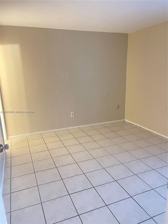 For Sale: $280,000 (2 beds, 2 baths, 954 Square Feet)