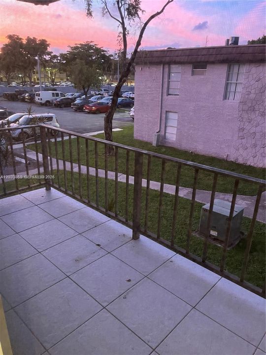 For Sale: $280,000 (2 beds, 2 baths, 954 Square Feet)