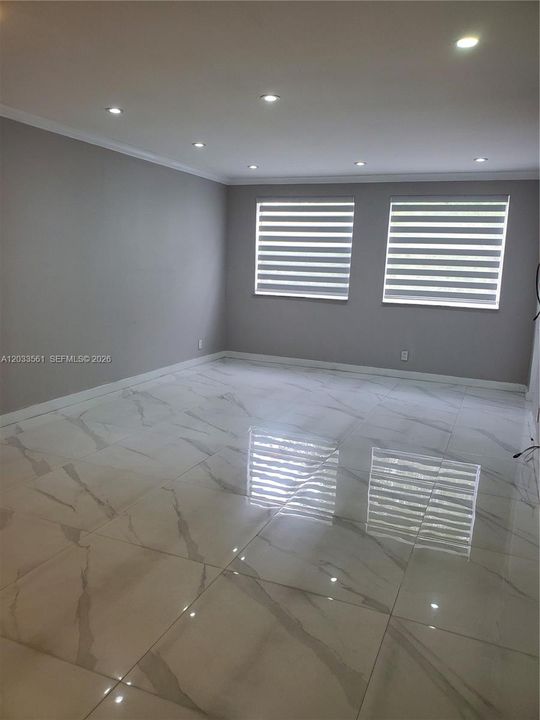 For Rent: $2,050 (1 beds, 1 baths, 710 Square Feet)
