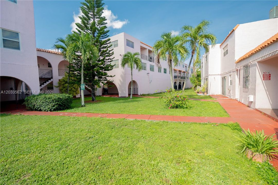 En Venta: $250,000 (2 camas, 1 baños, 955 Pies cuadrados)