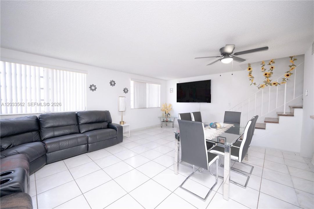 En Venta: $250,000 (2 camas, 1 baños, 955 Pies cuadrados)