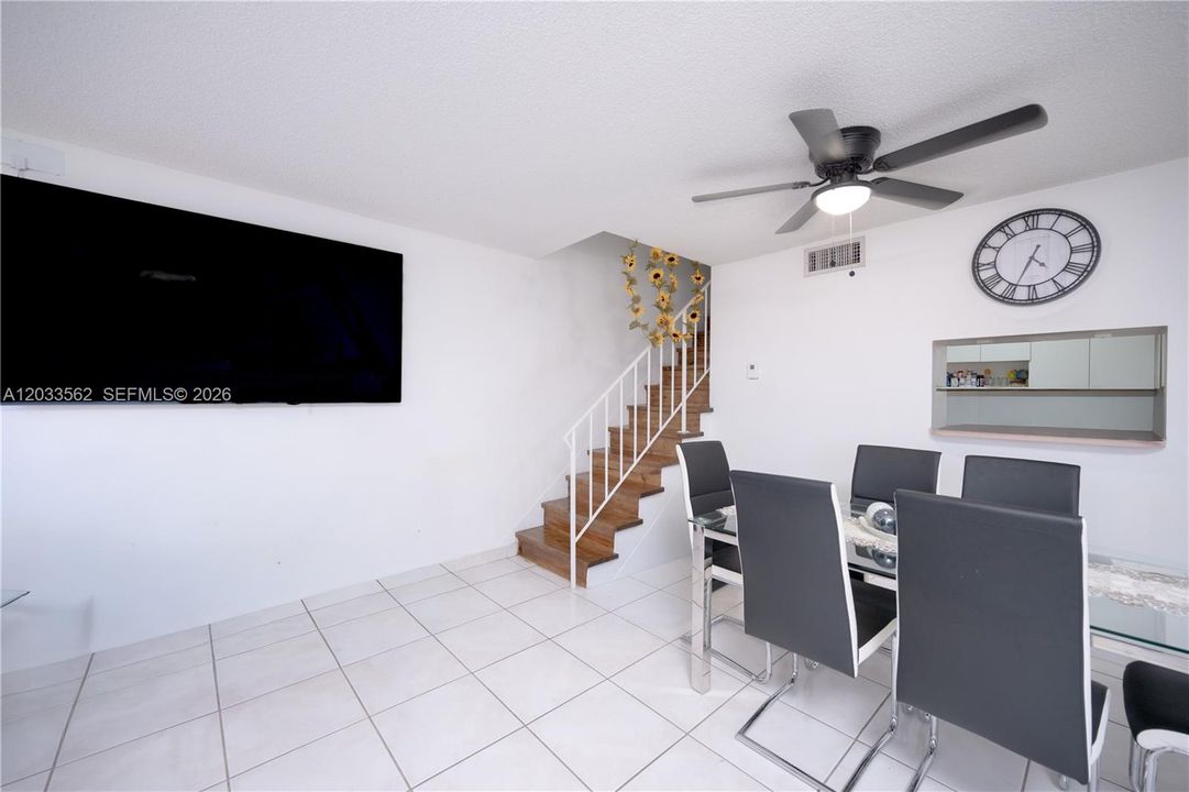En Venta: $250,000 (2 camas, 1 baños, 955 Pies cuadrados)