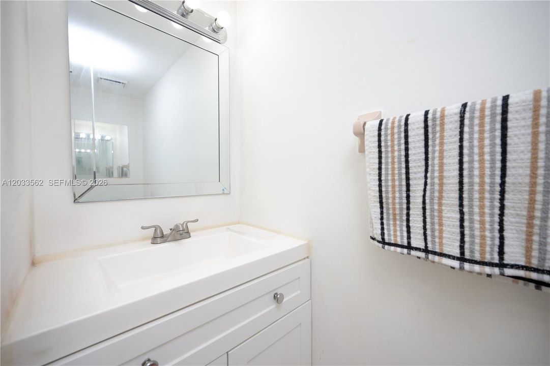 En Venta: $250,000 (2 camas, 1 baños, 955 Pies cuadrados)