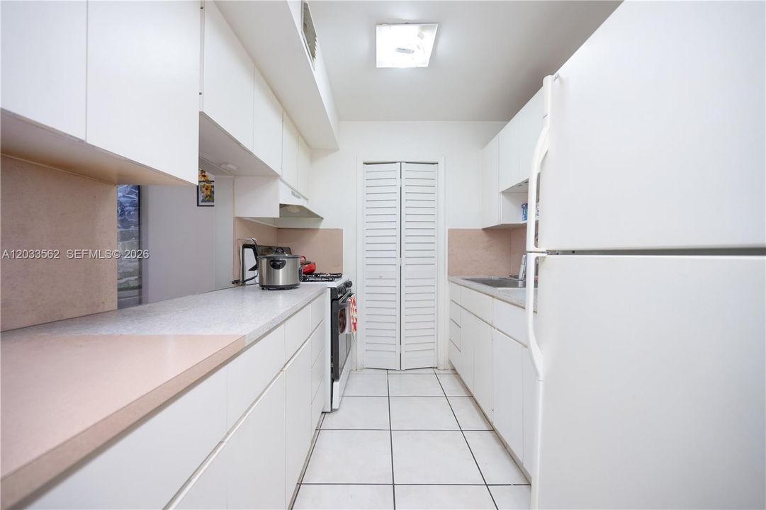 En Venta: $250,000 (2 camas, 1 baños, 955 Pies cuadrados)